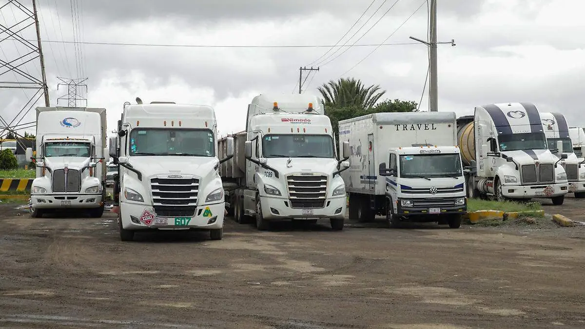 transportas que recorren autopistas de Puebla